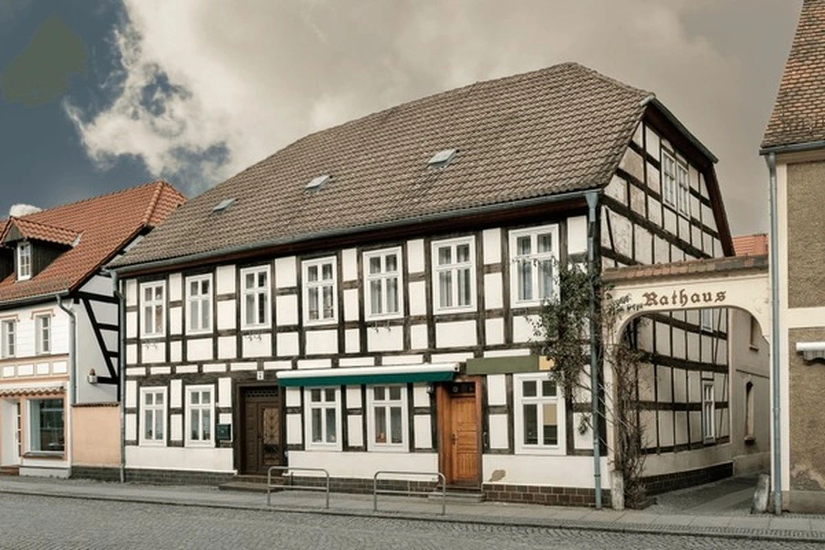 Half hipped roof design