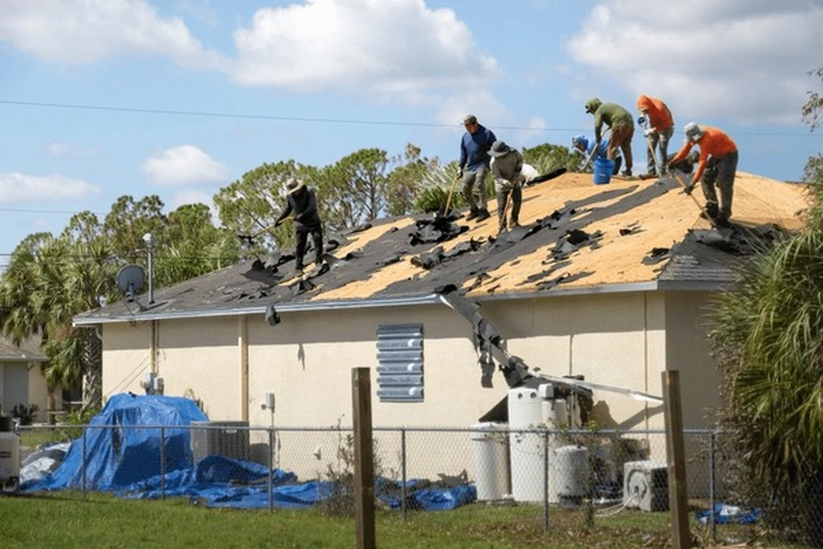 best way to remove roof shingles using a roofing tear-off shovel