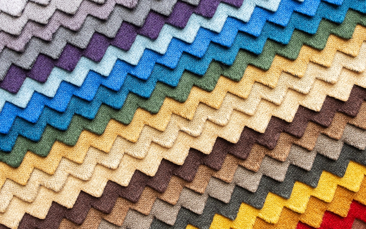 ELK Prestique shingle color swatches, Weathered Wood, Birchwood, Charcoal, Barkwood and Hunter Green color comparison