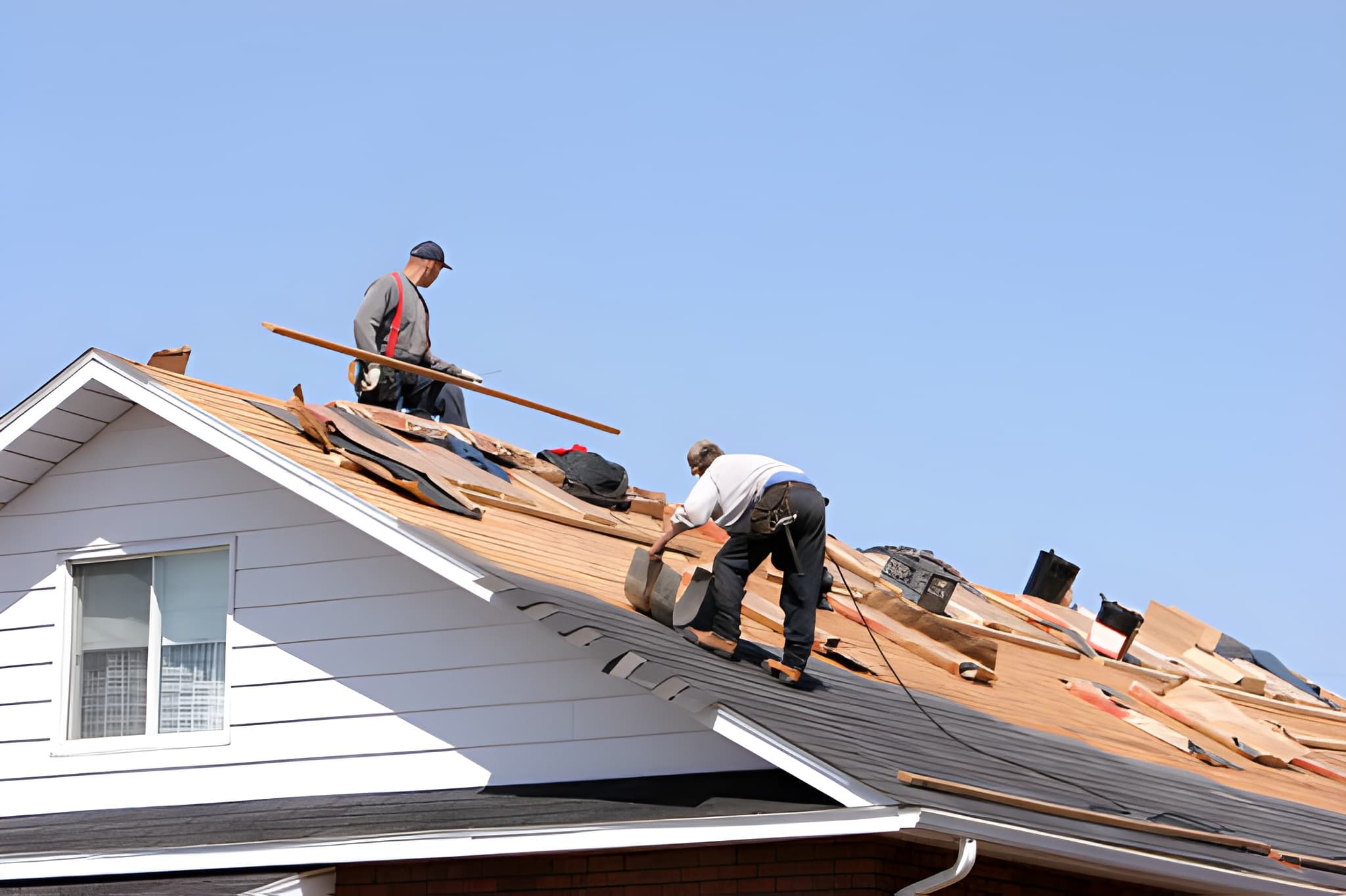 Roof maintenance cost comparison chart showing average prices for inspections, repairs, and cleaning